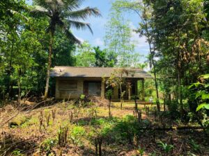 රත්නපුර ඇහැලියගොඩ නගර සීමාවෙන් පර්චස් 70ක් සමඟ අඩක් නිම කල නිවසක් ඉක්මනින් විකිණීමට
