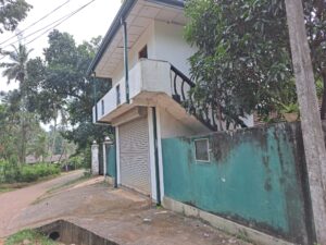 වේයන්ගොඩ මාලිගාතැන්න බස් පාරට මුහුණලා ව්‍යාපාරික ස්ථානයක් සහිත නිවසක් විකිණීමට තිබේ