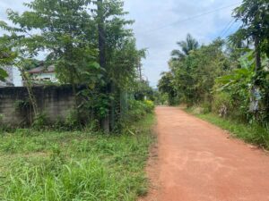 නුවර පාරට ඇවිදින දුරින් ( 100 m ) පර්චස් 10 ක ඉඩමක් පස්යාල කලල්පිටිය අවටින් ඉක්මනින් විකිණිමට
