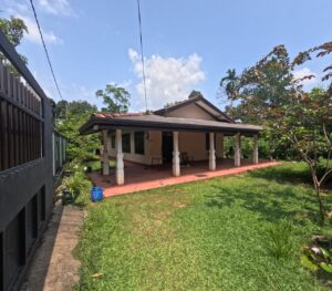මිරිගම ඉදිපරපේ ප්‍රදේශයෙන් අංගසම්පුර්ණ නිවසක් මුදල් හදිස්සියක් මත ඉක්මනින් විකිණීමට ඇත