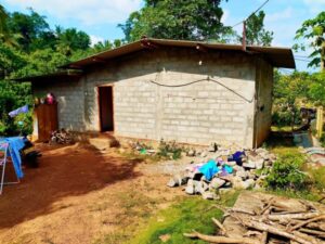 නිට්ටඹුව ඌරාපොල ප්‍රදේශයෙන් වෙල්යායකට මායිම් අඩක් නිමකර නිවසක් විකිනීමට ඉක්මණින්