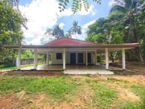 නයිවල වඩුමුල්ල ප්‍රදේශයෙන් අංගසම්පුර්ණ නිවසක් සමග පොල් ඉඩමක් විකිනිමට දැනට ගම්මිරිස් වගාවක් ඇත