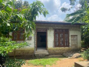 රාගම වල්පොල දුම්රිය ස්ථානයට මීටර් 650 ක් ලගින් නිවසක් විකිණීමට තිබේ.