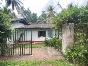 දිවුලපිටිය ටවුම මැදිව පර්චස් 22 සමග නිවස ලක්ෂ 98 යි.