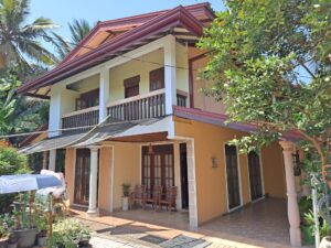 කලගෙඩිහේන සපුගස්තැන්න ප්‍රධාන මාර්ගයට මුහුණලා අංග සම්පූර්ණ දෙමහල් නිවසක් විකිණීමට