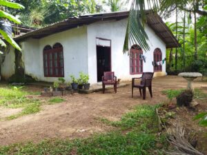 කිරිදිවැල හංවැල්ල ප්‍රධාන බස් මාර්ගයට මීටර් 400 ක් ලගින් වටිනා නිවසක් විකිණීමට