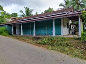 කිරිදිවැල කුට්ටිව්ල බස් පාරට මුහුණලා කඩ කාමර 03 සමග නිවස විකිණීමට