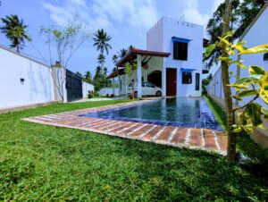 මීගමුව – දංකොටුව සංචාරක පුරවරයෙන් සුන්දර වෙල්යායකට මායිම්ව පදිංචි නොවූ අලුත්ම දෙමහල් නිවසක්