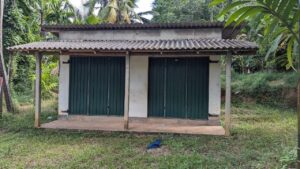 කඩ කාමර දෙකක ව්‍යාපාරික ස්ථානය සමග නිවසක් විකිනීමට