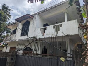 මහබාගෙ අඩි විස්ස පාරෙන් කාමර 08 ක දෙමහල් නිවසක් විකිණීමට