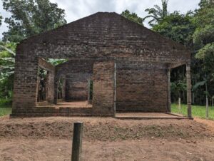 ගම්පහ දිස්ත්‍රික්කයේ බෙම්මුල්ල දුම්රිය ස්ථනයට ලගින් අඩක් නිල කළ නිවසක් විකිණීමට