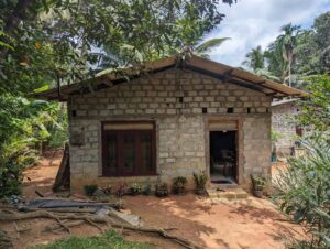කිරිදිවැල වතුරගම පාර පර්චස් 11 නිවස ලක්ෂ 32 යි.