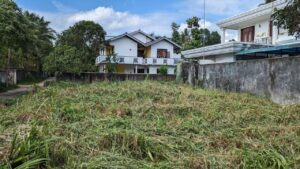 නිට්ටඹුව මල්වත්ත මිහිදු මාවතේ අඩි 30 කාපට් මාර්ගයකට මායිම් පර්චස් 15 වටිනා බිම් කොටසක් විකිණීමට
