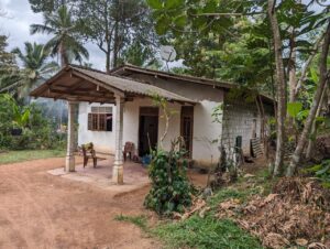 යක්කල කිරිදිවැල 231 පාරට ලගින් නිවසක් විකිණීමට