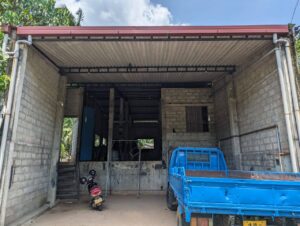 දෙල්ගොඩ පූගොඩ ප්‍රධාන න පාරට මුහුණලා වටිනා වයාපාරික ස්ථානයක් විකිණීමට