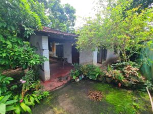 ගම්පහ පල්ලිය පාර පර්චස් 9 ක අගනා ඉඩමක් විකිනීමට