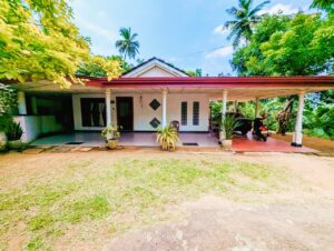 🏡 අංගසම්පූර්ණ නිවසක් සමඟ වටිනා ඉඩමක් විකිණීමට – මීරිගම 🏡