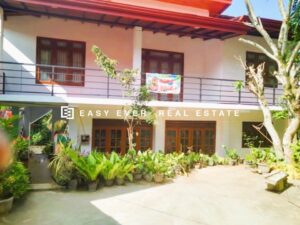 නුවර කටුගස්තොට නගරයට ලගින් වටිනා දෙමහල් නිවසක් විකිණීමට