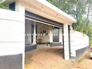 ප්‍රධාන බස් මාර්ගයන්ට 700m දුරින් වටිනා දෙමහල් නිවසක්