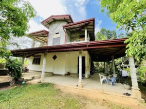 අඩක් නිම කළ දෙමහල් නිවසක් යක්කල  කලගෙඩිහේන