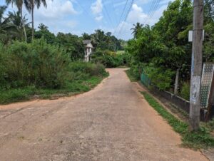 ඌරපොල ජාතික පාසලට ළගින් වටිනා ඉඩමක්