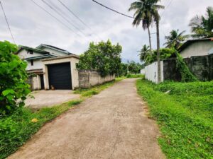 ගම්පහ යක්කලින් බිම් කොටසක්