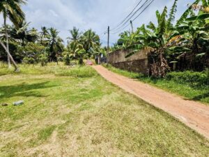 මහර බන්ධනාගාර පාරෙන් අඩුවට ඉඩමක්