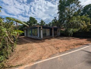 කාපට් පාරට මුහුණලා වටිනා ව්‍යාපාරික ස්ථානයක් විකිණීමට