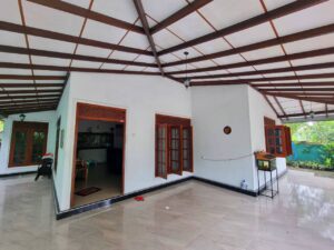 නුවර පාරට ළගින් අංගසම්පූර්ණ නිවසක්