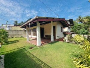 කොළඹ–නුවර ප්‍රධාන මාර්ගයට මුහුණලා දෙමහල් නිවස සමග වටිනා බිම්කොටස