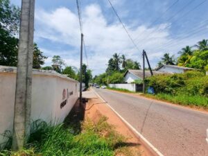 Highway පිවිසුමට ළගින් ඉඩමක්