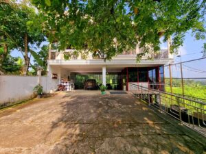 නුවර පාරට මුහුණලා ව්‍යාපාරික ස්ථානයක්