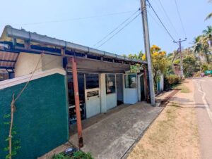 කඩ කාමර එකක් සමඟ දෙමහල් නිවසක් විකිණීමට