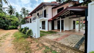 නිට්ටඹුව නගරයට ළඟින්ම සුපිරි දෙමහල් නිවසක්