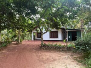 නිවසක් සහිත ඉඩමක් විකිණීමට