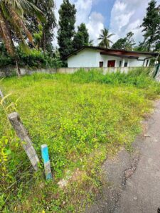 අතුරුගිරිය මුල්ලේගමින් වටිනා Prime Land බිම් කොටසක්