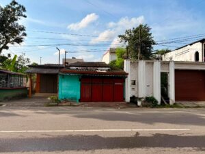 COMMERCIAL LAND WITH 2 HOUSES FOR SALE IN KELANIYA