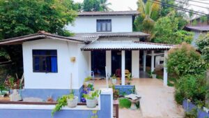 කඩවත නගරයෙන් වටිනා දෙමහල් නිවසක් විකිණීමට
