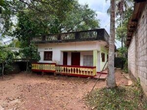 ලක්ෂ 62 කට කඩවත කොස්සින්න පර්චස් 15 ක ඉඩම , නිවස හා කඩ කාමරයක් විකිණීමට