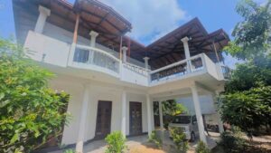අතුරුගිරිය Town එකෙන් අංගසම්පුර් ණ දෙමහල් නිවසක් විකිණීමට